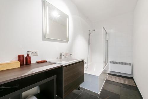 Classy Apartment in City Center with Large Balcony photo 3