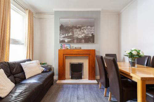 ยูโรวิลลา (Eurovilla) in บอลลีมาคาร์เรต