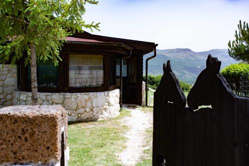  Il Vecchio Olmo, Pension in Gagliano Aterno