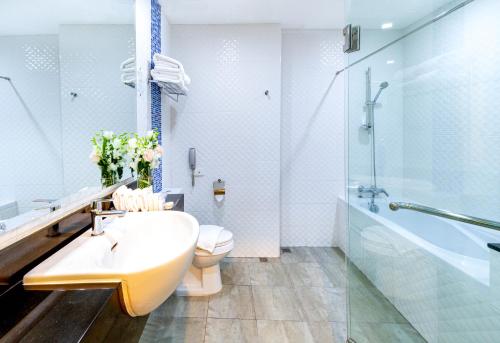 room detail thumbnail 2