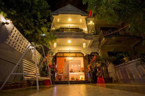 room detail thumbnail 2