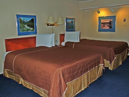 2 Queen Beds, Deluxe, Non-Smoking