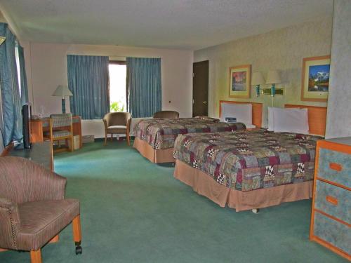 2 queen beds