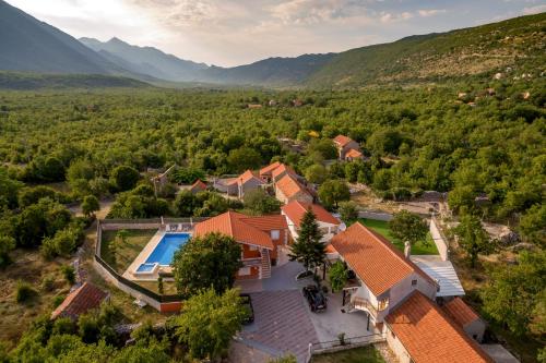 Viesnīcas āriene, Villa POQUITO, heated pool - Zagvozd, Makarska region in Rašćane