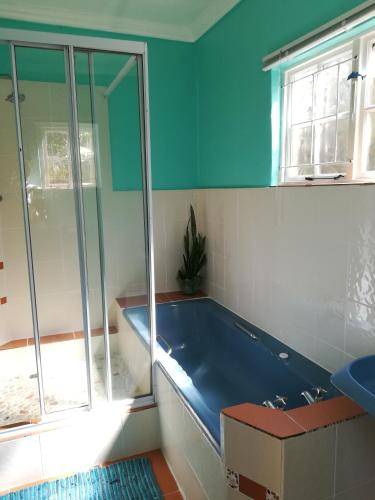 Bathroom, Tucked away in the tree tops in Everton