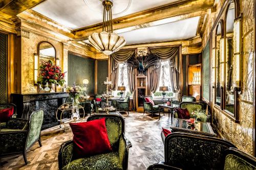 218944998 Luxury Boutique Hotel De Castillion