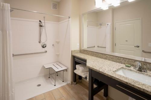 GrandStay Hotel & Suites - image 4