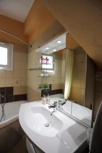 George's Sweet n' Cozy Maisonette in Ipsos Corfu