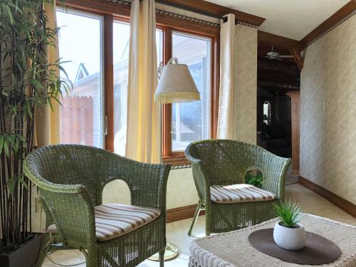 Donna's Premier Lodging - image 9