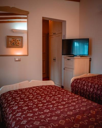 2 twin beds