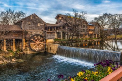 Smoky Mountain Majesty in Sevierville, USA