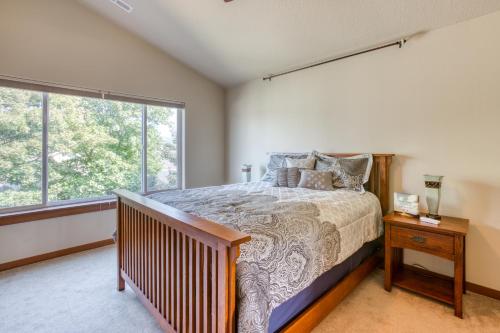 Seaside Upscale Townhome - image 6