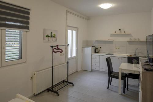 Studio Zuljana 4573b - image 2