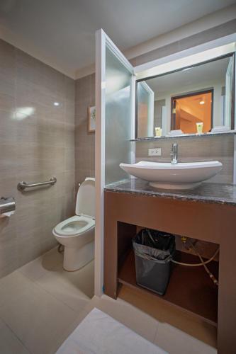 room detail thumbnail 2