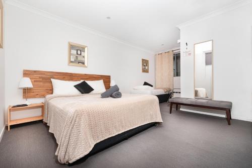 Bald Hills Motel Located in Brisbane Northern Suburbs, Bald Hills Motel is a perfect starting point from which to explore Brisbane. The property features a wide range of facilities to make your stay a pleasant experie