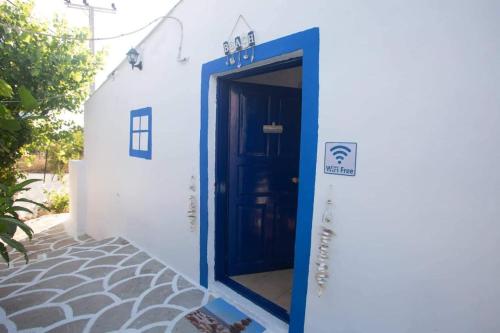  Airport View House in Artemida