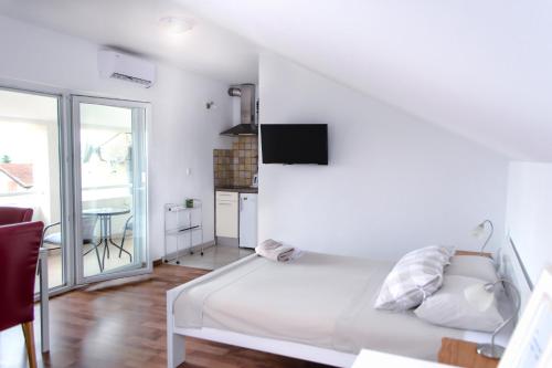 Apartments Dolores - image 4