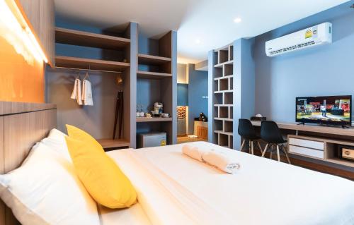 room detail thumbnail 1