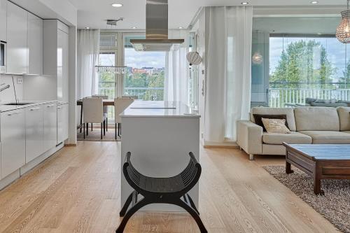 1BR City Center Home by the Park with Private Sauna, Balcony & Lake View, Helsinki (zdjęcie 2)