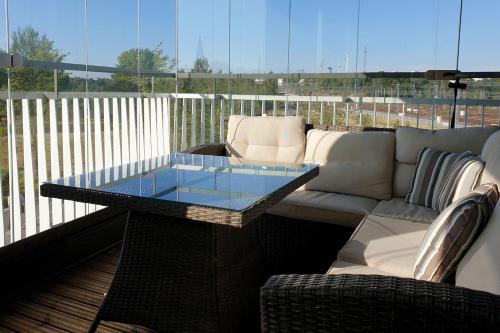 City Centre Apartment with Private Sauna, Balcony & Lake View