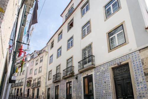 Localtraveling ALFAMA River View - Family Apartments - image 8