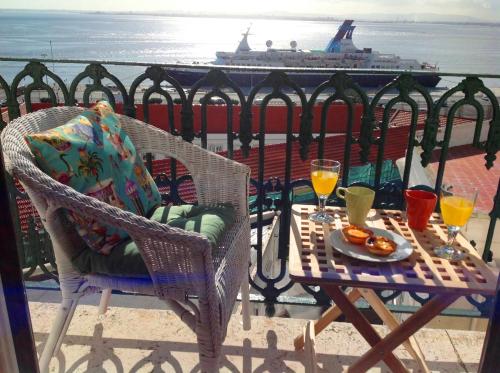 Localtraveling ALFAMA River View - Family Apartments - main image