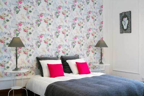 Localtraveling Downtown - Family Apartments - image 3