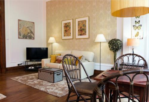 Localtraveling Downtown - Family Apartments - image 5