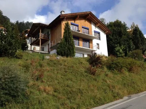 Principala 5 Zeller Andiast - Ferienwohnung für max. 10 Personen in Andest, Schweiz
