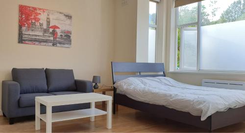 Gorgeous Studio With Free Wifi, Dhaf1, , London