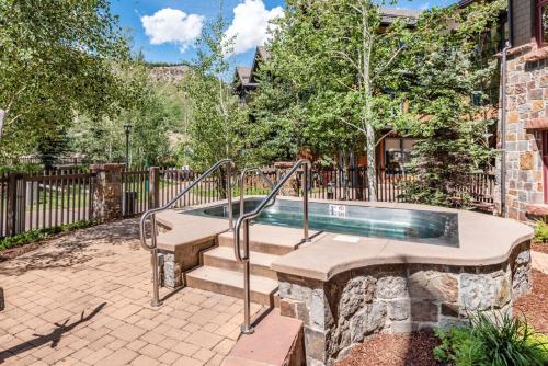 90 Carriage Way #3312 (203160-9297) Condo