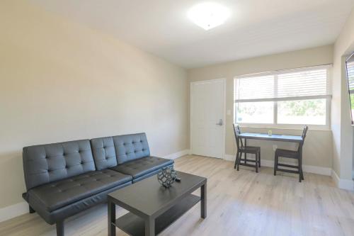 Contemporary 2BR Apartment in Midtown-Wynwood - main image