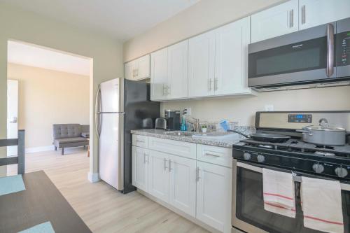 Stylish 2BR Apartment in Midtown-Wynwood - main image