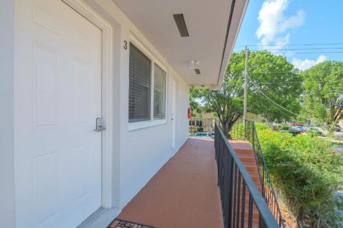 Stylish 2BR Apartment in Midtown-Wynwood - image 8