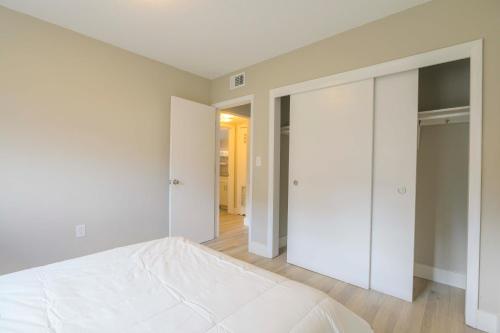 Modern 2BR Apartment in Midtown-Wynwood - image 6
