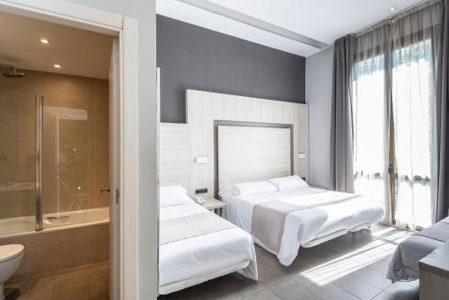 Plaza Goya Rooms - image 12