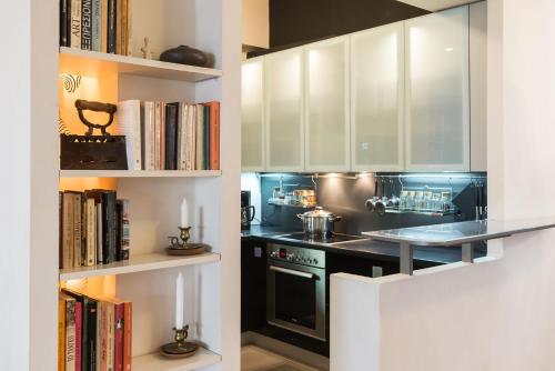Stylish flat with veranda in the heart of Athens