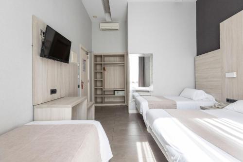 Plaza Goya Rooms - image 7