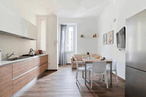 Isola View Renovated Apartment - image 12