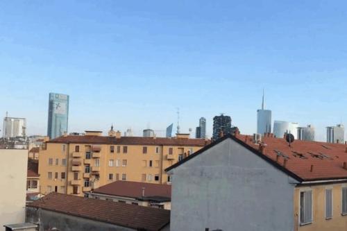 GuestHost - Isola View Renovated Apartment, Milán