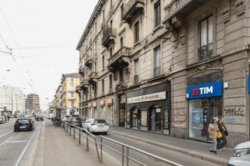 Isola View Renovated Apartment - image 11