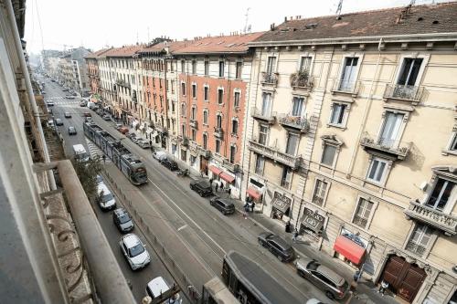 Isola View Renovated Apartment - image 10