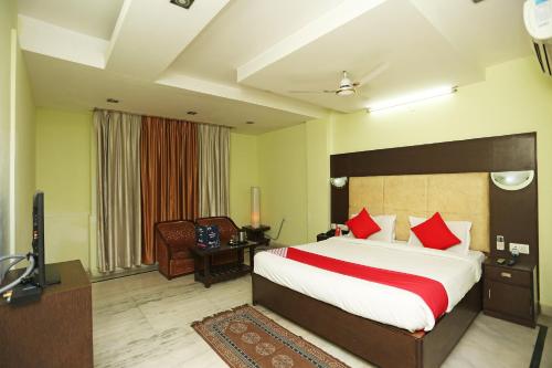 . OYO 23661 Hotel Swagat Palace
