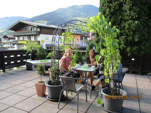 Haus am Dorfplatz in อุทเทนดอร์ฟ