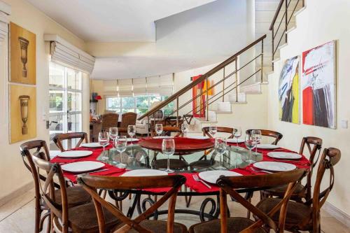 Luxury Villa 6 bedrooms with private pool in คาตีรา