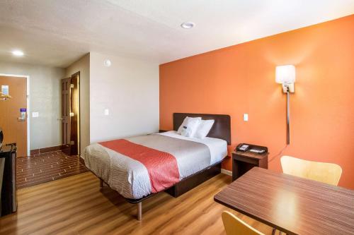 Motel 6-Rossford OH - image 3