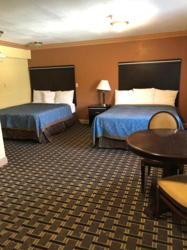 Glendora Motel Room Type - Queen Room with Two Queen Beds