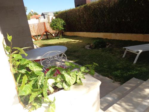  Estúdio amplo em zona muito calma e verdejante, Unterkunft in Cascais