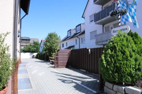 Messehotel Daucher A9 Autobahn 24h Self-Check-in - Tap to explore photos