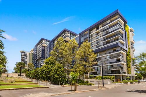 Stylish 1 bdrm Camperdown - Car park Gym & Pool - main image